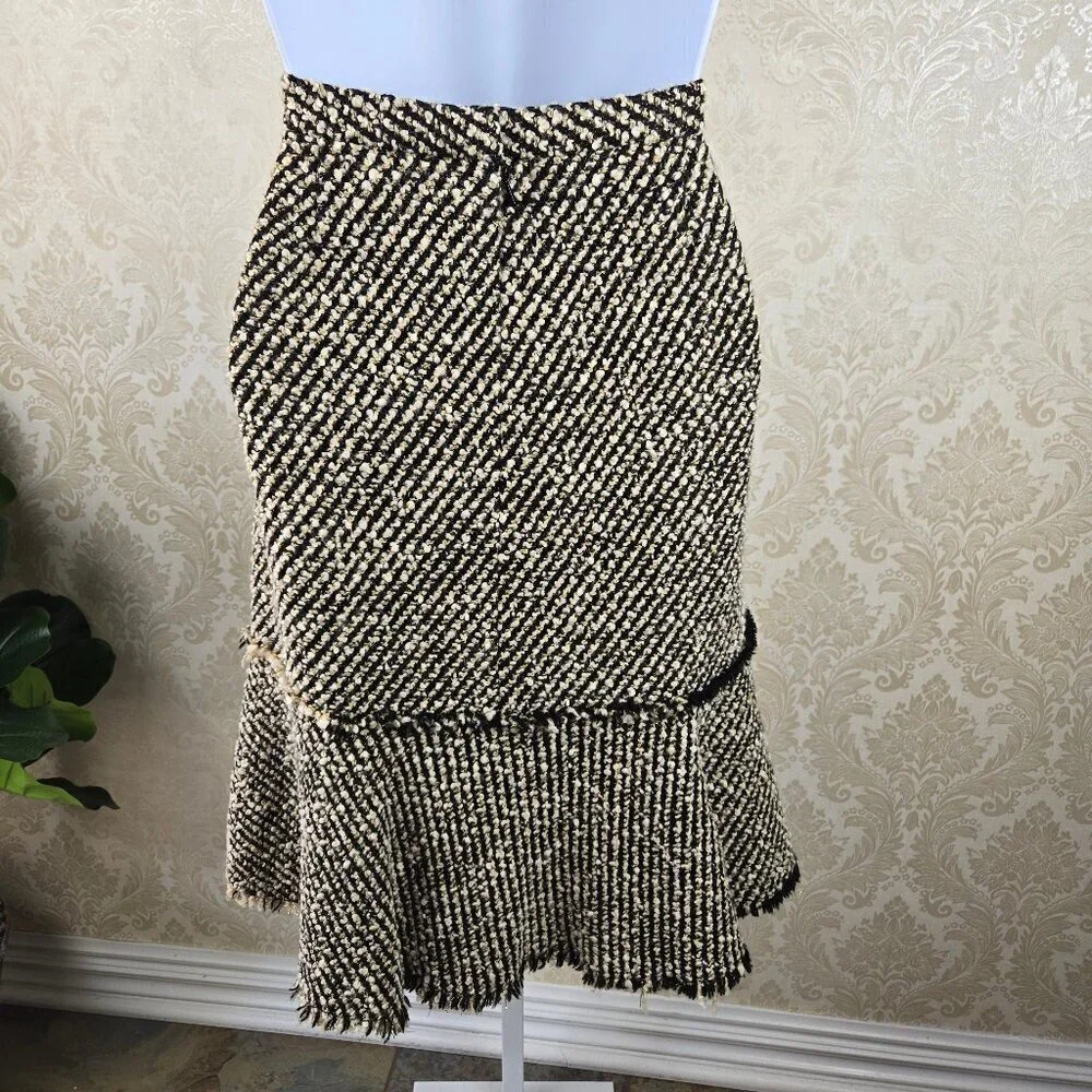 J Crew Size 2 A-line Tweed Skirt Black Cream Gold Metallic Raw Edge Detail Wool